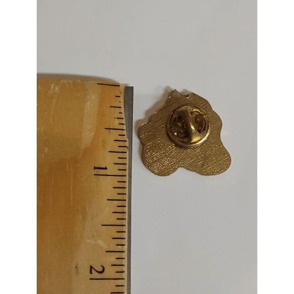 Miss Piggy The Muppets Collectible Pin with Pinback - Picture 2 of 2